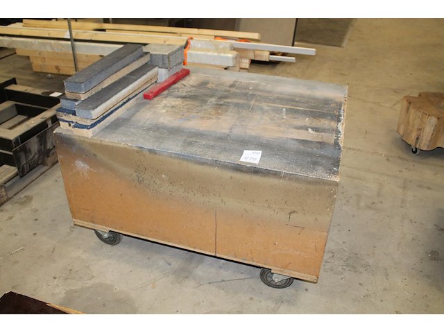 Houten magazijnkar. afmeting 120 x 100 x 70 cm. - afbeelding 1 van  2