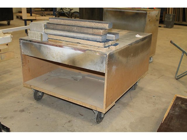 Houten magazijnkar. afmeting 120 x 100 x 70 cm. - afbeelding 2 van  2