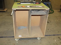 Houten magazijnkar. afmeting 81 x 60 x 96 cm. let op! exclusief genummerde producten in en op kar. - afbeelding 1 van  2