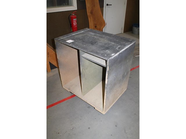 Houten magazijnkar. afmeting 81 x 60 x 96 cm. - afbeelding 2 van  2