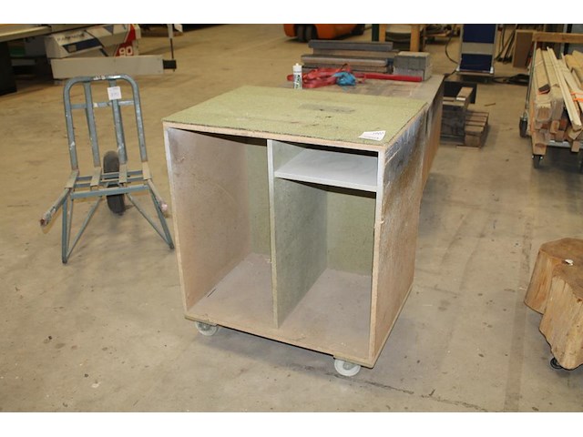 Houten magazijnkar. afmeting 81 x 60 x 96 cm. - afbeelding 1 van  2