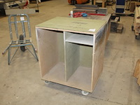 Houten magazijnkar. afmeting 81 x 60 x 96 cm. - afbeelding 1 van  2