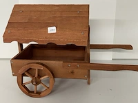 Houten miniatuur marktkraam - afbeelding 3 van  3