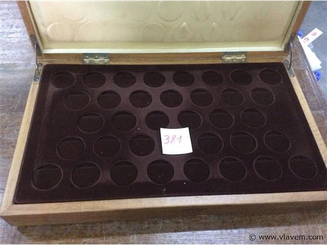 Houten muntenkist. l:51. b:31 - afbeelding 2 van  2