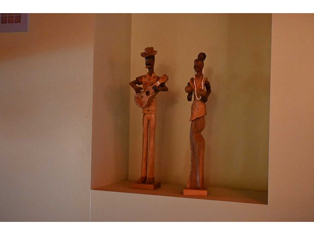 Houten muzikantbeeld (2x) - afbeelding 1 van  2