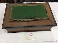 Houten naaikistje met inhoud - afbeelding 4 van  4
