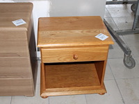 Houten nachtkastje met lade afm. 52 x 40 x 51 cm.