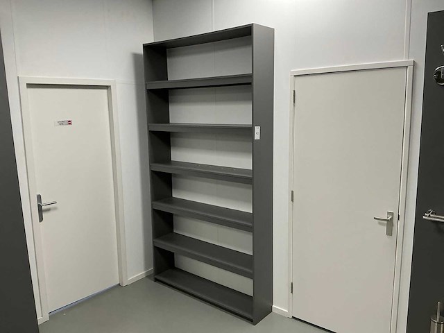 Houten opbergkast - afbeelding 1 van  3