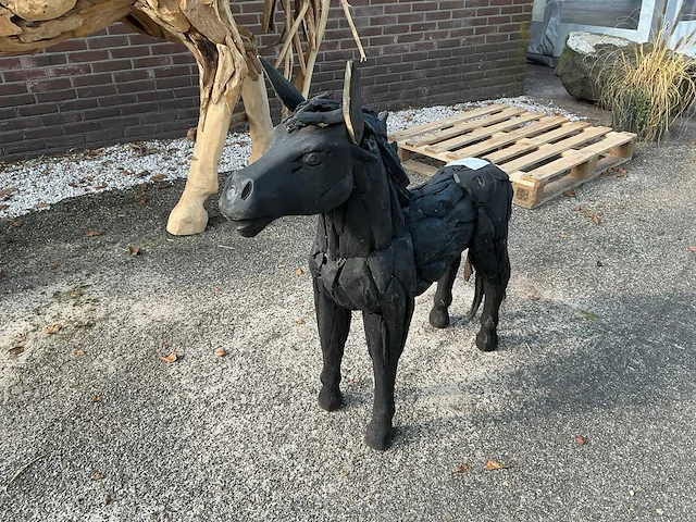 Houten paardenbeeld - afbeelding 2 van  5