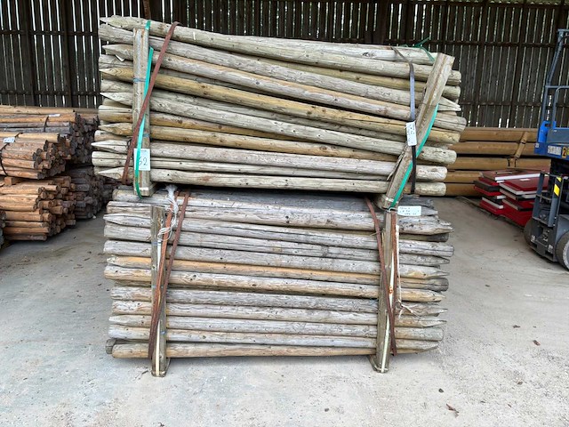 Houten palen 1800xø70mm (390x) - afbeelding 1 van  4