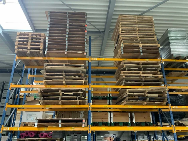 Houten pallet (58x) - afbeelding 1 van  1