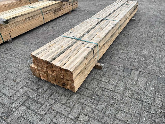 Houten panlatten 3900x35x22mm 336 stuks 1310m1 - afbeelding 1 van  3