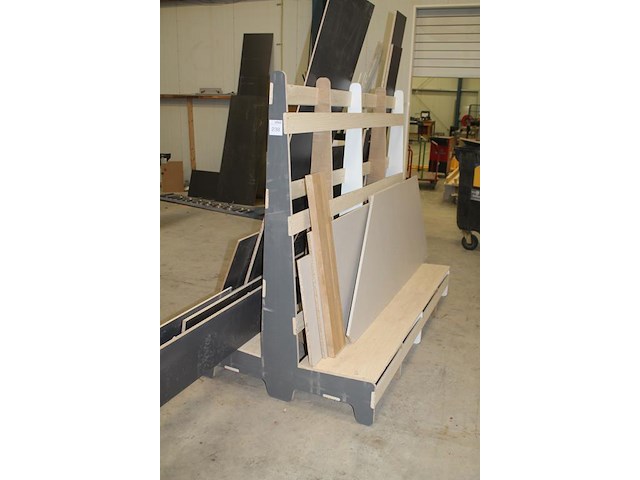 Houten platenbok. afmeting 200 x 110 x 182 cm. - afbeelding 2 van  3
