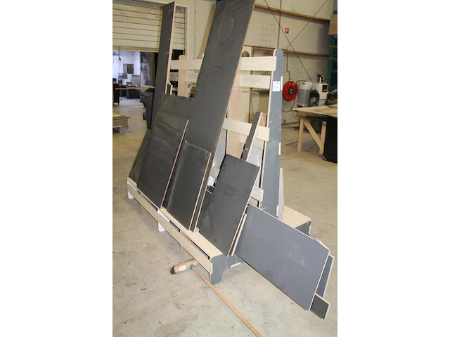 Houten platenbok. afmeting 200 x 110 x 182 cm. - afbeelding 3 van  3