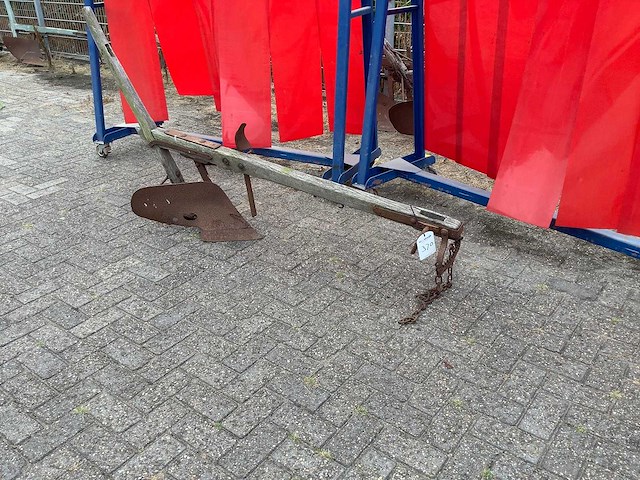Houten ploeg - tuinbeeld - afbeelding 1 van  3