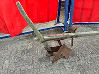 Houten ploeg - tuinbeeld - afbeelding 3 van  3