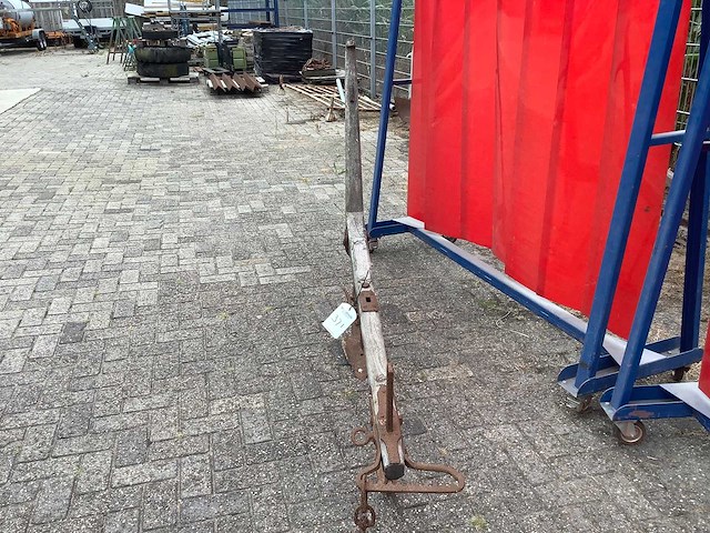 Houten ploeg - tuinbeeld - afbeelding 2 van  3