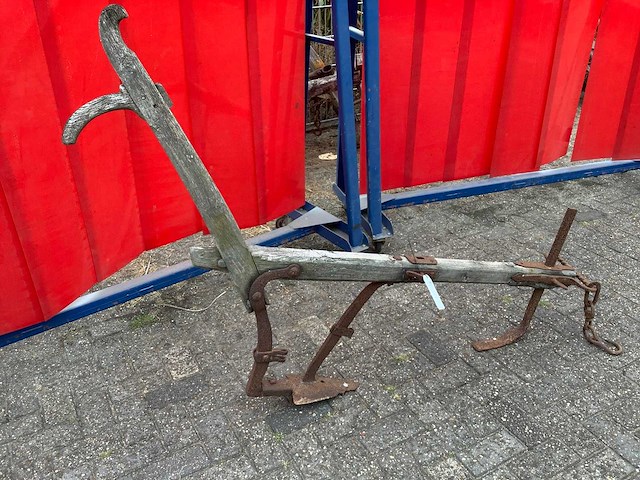 Houten ploeg - tuinbeeld - afbeelding 3 van  3
