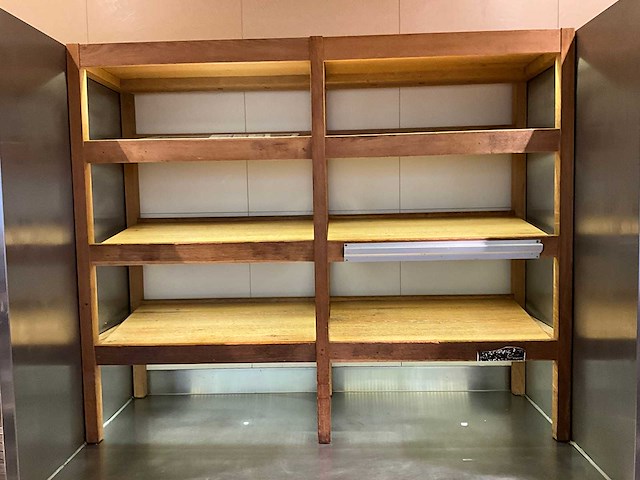 Houten presentatiestelling met led-verlichting - afbeelding 1 van  4