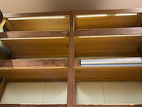 Houten presentatiestelling met led-verlichting - afbeelding 2 van  4