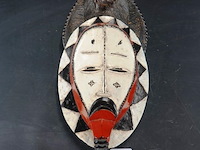 Houten punu masker uit gabon - afbeelding 1 van  5