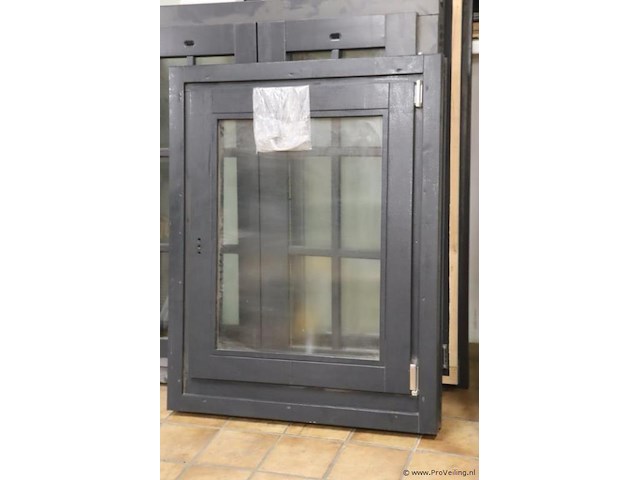 Houten raamkozijn - 88x8.5x111cm - afbeelding 1 van  6