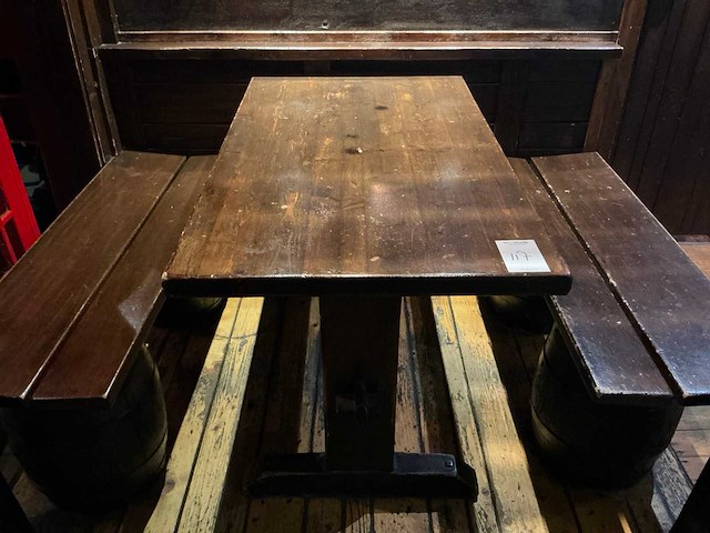 Houten restauranttafel met 2 banken - afbeelding 3 van  9