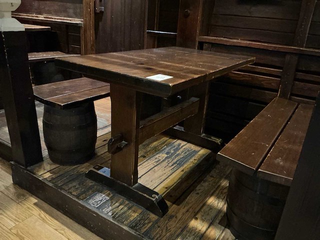 Houten restauranttafel met 2 banken - afbeelding 2 van  8