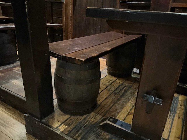 Houten restauranttafel met 2 banken - afbeelding 4 van  8
