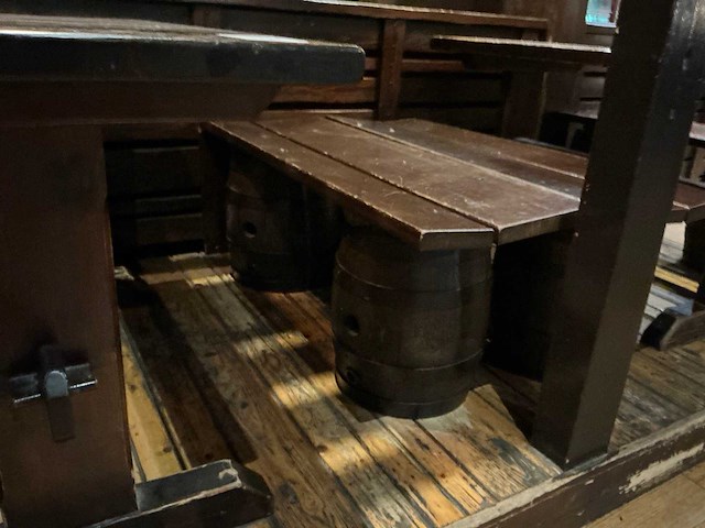 Houten restauranttafel met 2 banken - afbeelding 6 van  8