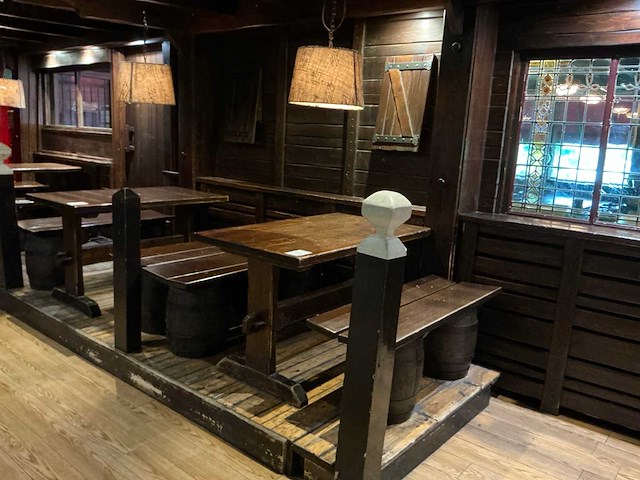 Houten restauranttafel met 2 banken - afbeelding 1 van  7
