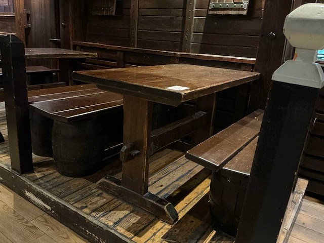 Houten restauranttafel met 2 banken - afbeelding 2 van  7