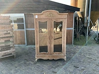 Houten retro kledingkast