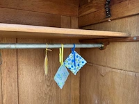 Houten retro kledingkast - afbeelding 5 van  8