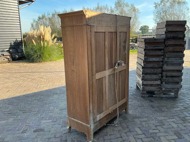 Houten retro kledingkast - afbeelding 8 van  8