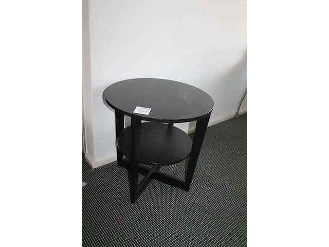 Houten ronde tafel met onderplateau. doorsnede 60 cm. hoogte 60 cm. - afbeelding 2 van  2
