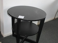 Houten ronde tafel met onderplateau. doorsnede 60 cm. hoogte 60 cm. - afbeelding 2 van  2