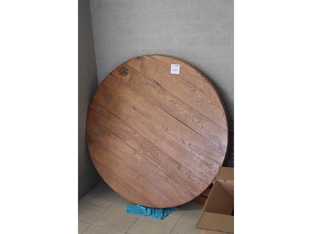 Houten salontafel, doorsnede 122 cm en hoogte circa 43 cm. - afbeelding 2 van  2