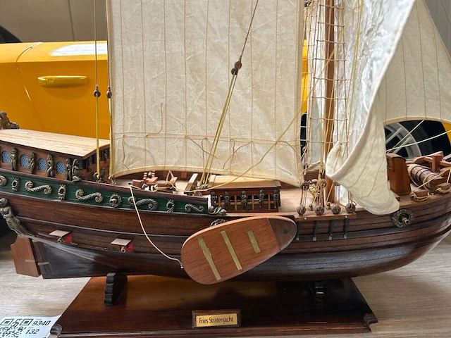 Houten schaalmodel van een fries statenjacht - afbeelding 2 van  6