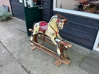 Houten schommelpaard