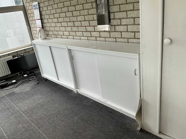 Houten schuifdeurkast (2x) - afbeelding 1 van  11