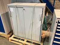 Houten schuifdeurkast - afbeelding 1 van  3