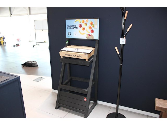 Houten showrek. afmeting 60 x 50 x 150 cm. - afbeelding 1 van  2