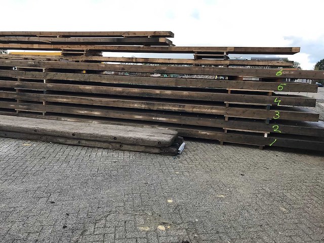 Houten spant nr 3 18x120x1840cm - afbeelding 1 van  6