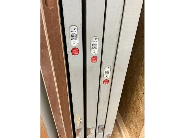 Houten stelling met deuren (26x) - afbeelding 3 van  11