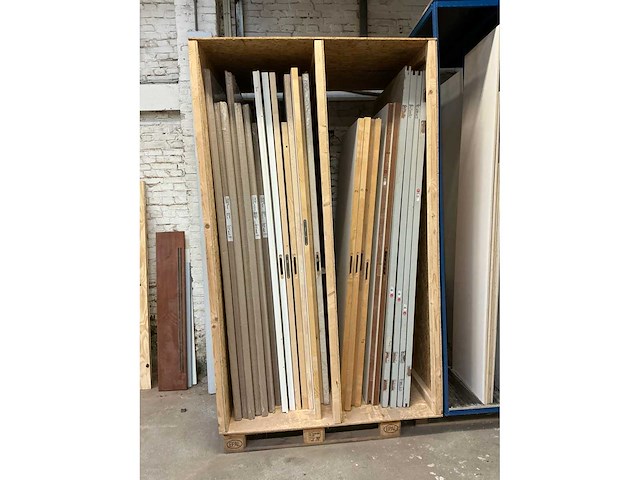 Houten stelling met deuren (26x) - afbeelding 4 van  11