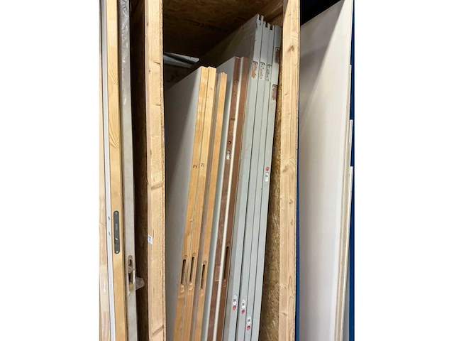 Houten stelling met deuren (26x) - afbeelding 9 van  11