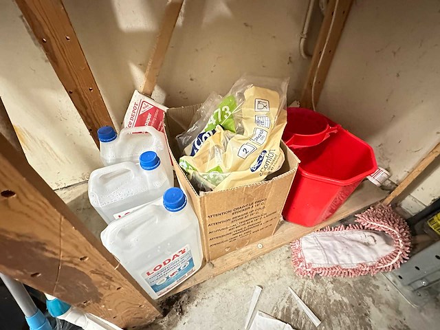 Houten stelling met inhoud - afbeelding 6 van  6