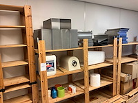 Houten stelling met inhoud - afbeelding 5 van  8