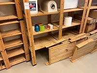 Houten stelling met inhoud - afbeelding 6 van  8